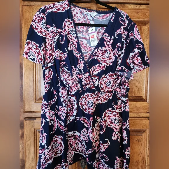 NEW Crown & Ivy Navy Paisley Print Top Size 1X (14/16) - Picture 11 of 11